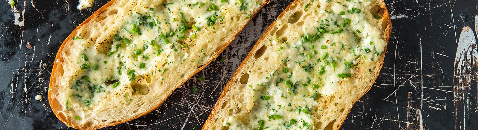Traeger Recipe – Ultimate Baked Garlic Bread