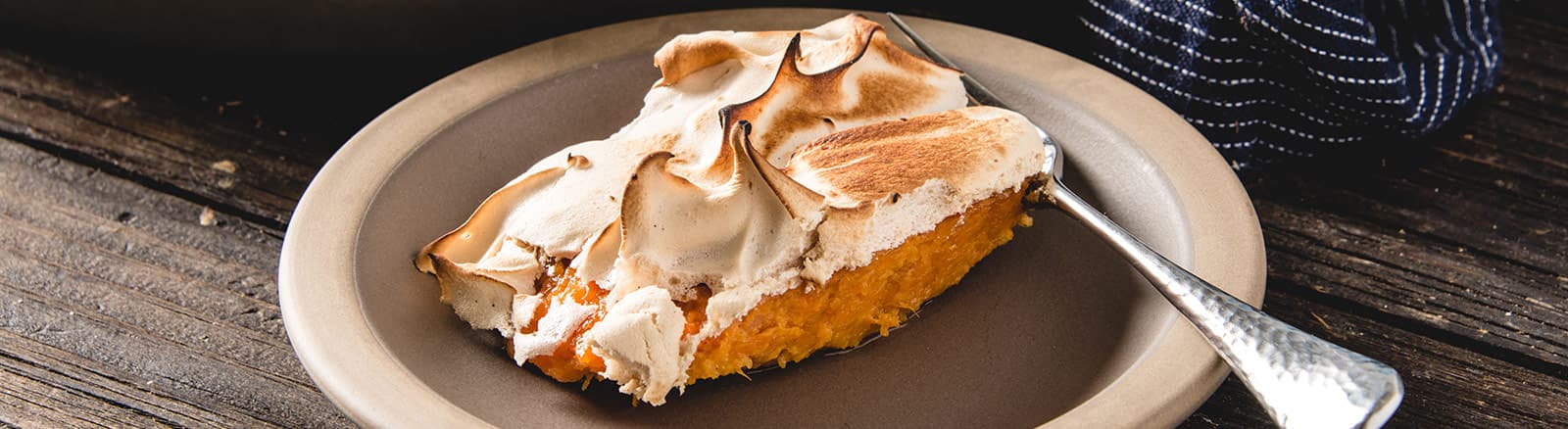 Traeger Wood Pellet Grill Recipe – Baked Sweet Potato Casserole with Marshmal­low Fluff