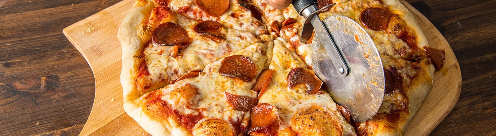 Traeger Wood Pellet Grill Recipe – New York Style Pepperoni Pizza