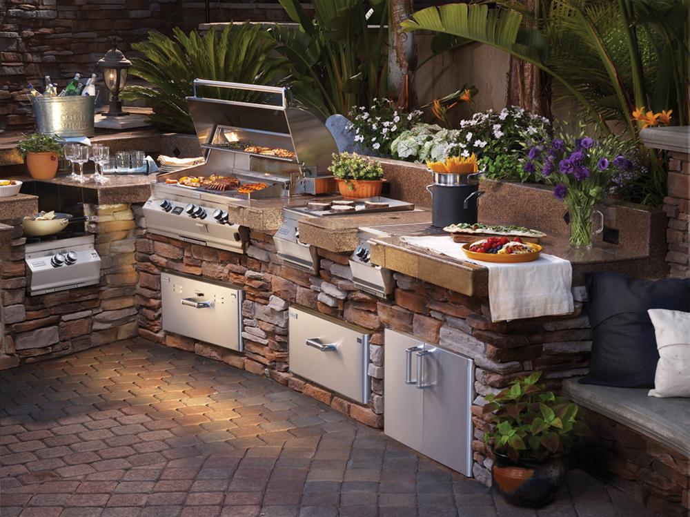 Custom Outdoor Kitchen Designs