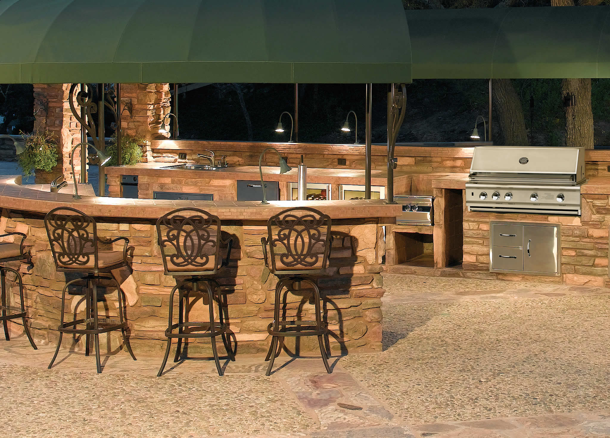 curved bar front outdoor kitchen with bar